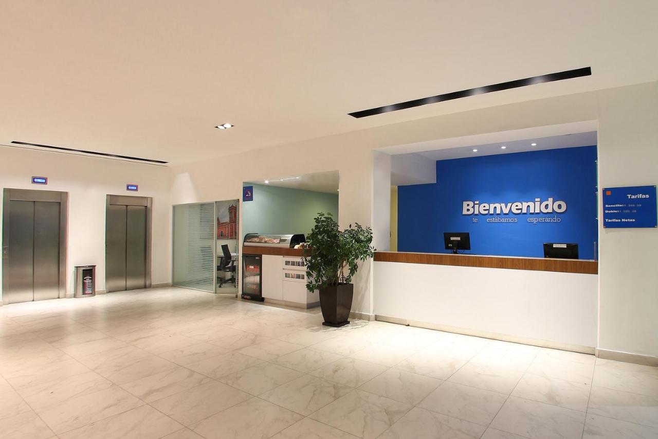Отель One Queretaro Plaza Galerias Экстерьер фото