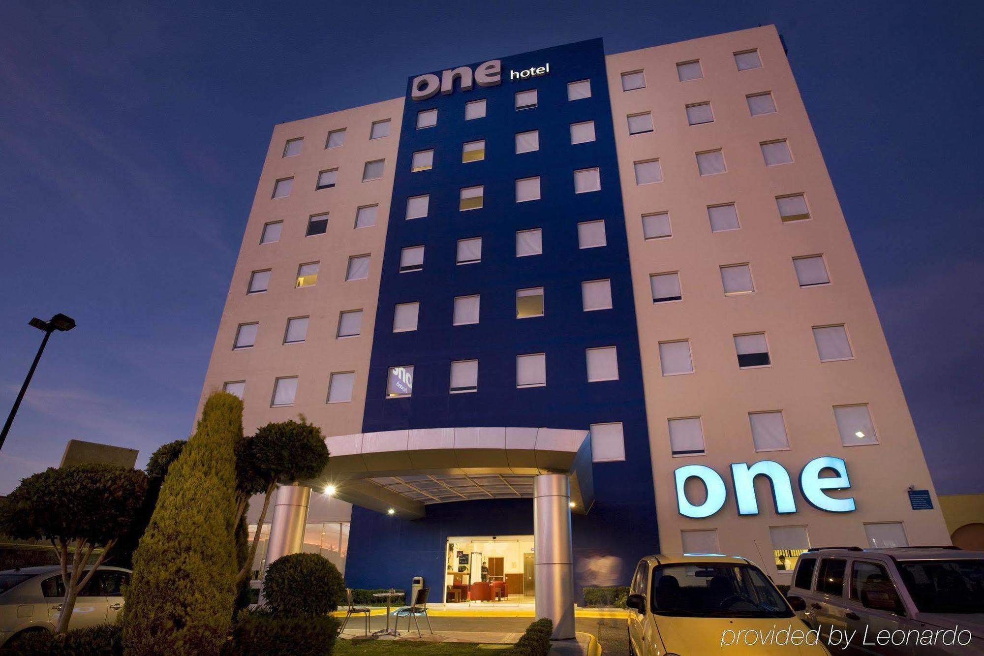 Отель One Queretaro Plaza Galerias Экстерьер фото