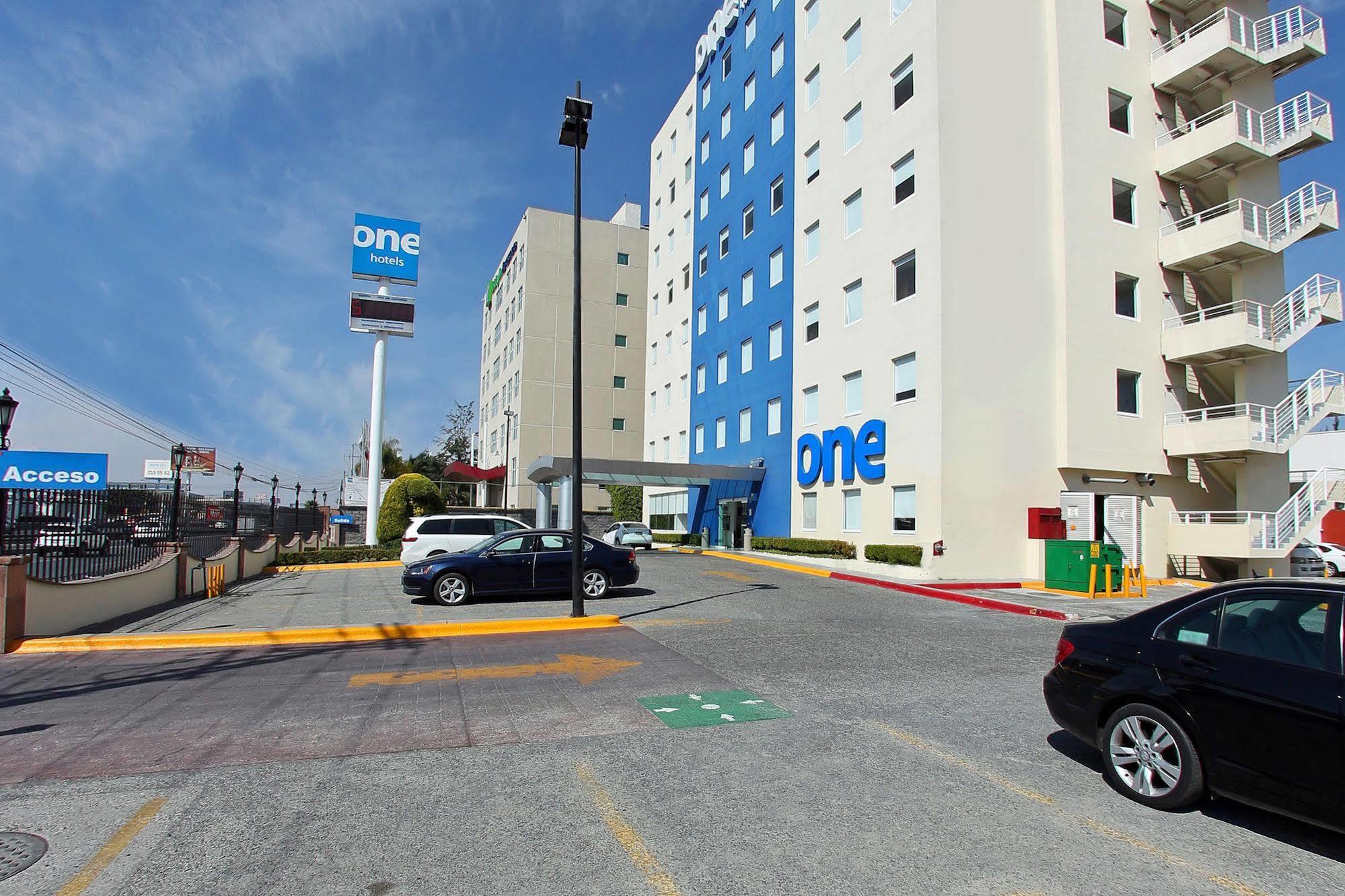 Отель One Queretaro Plaza Galerias Экстерьер фото