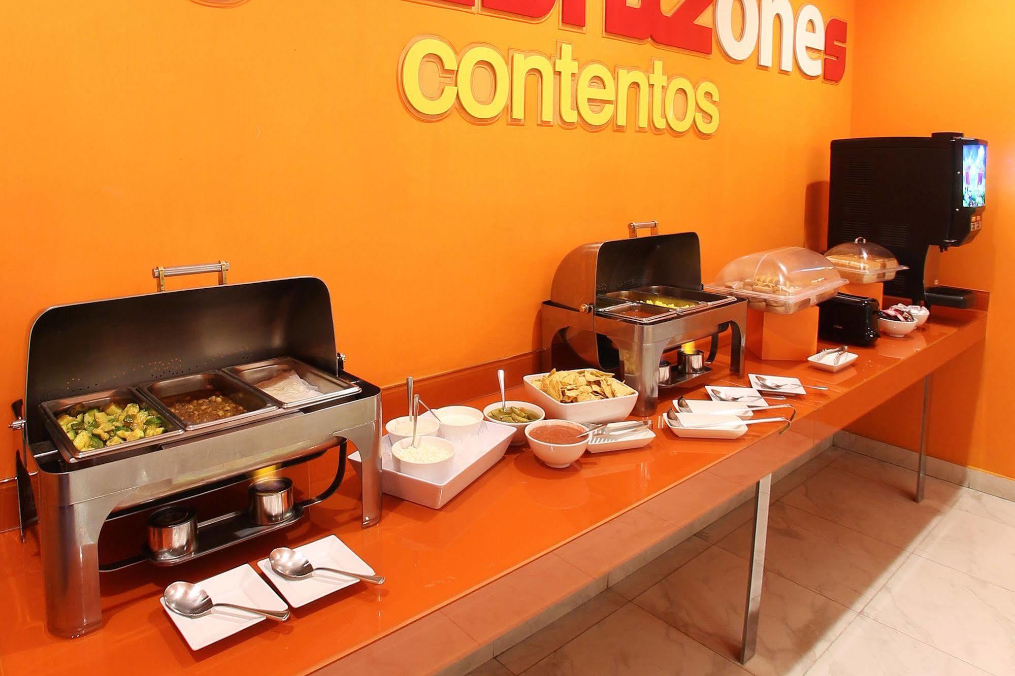 Отель One Queretaro Plaza Galerias Экстерьер фото