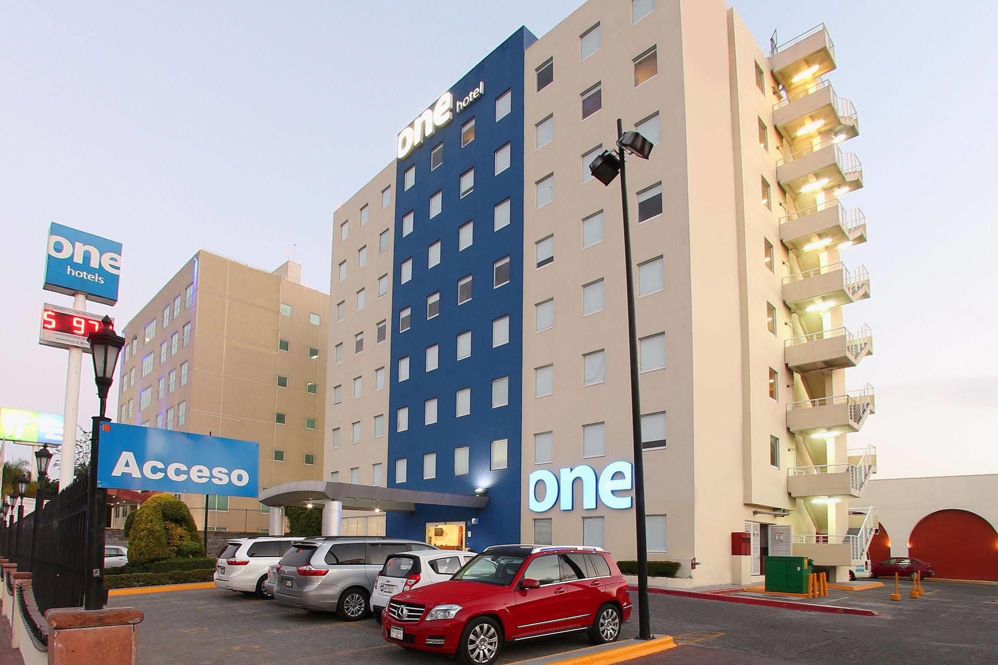 Отель One Queretaro Plaza Galerias Экстерьер фото